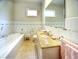 https://images.listonce.com.au/custom/160x/listings/68-glenhuntly-road-elwood-vic-3184/577/01793577_img_05.jpg?hUJIZ58DxUE