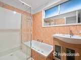 https://images.listonce.com.au/custom/160x/listings/68-greenslopes-drive-mooroolbark-vic-3138/663/01525663_img_13.jpg?3Gzq1j3MgJI