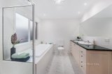 https://images.listonce.com.au/custom/160x/listings/68-ian-grove-mount-waverley-vic-3149/532/01325532_img_09.jpg?LHHHS-jvZM8