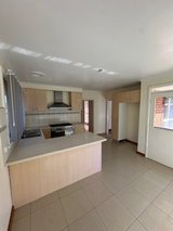 https://images.listonce.com.au/custom/160x/listings/68-lindisfarne-drive-burwood-east-vic-3151/176/01835176_img_02.jpg?3akGQcah3ls