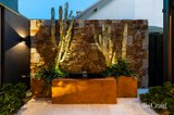 https://images.listonce.com.au/custom/160x/listings/687-esplanade-mornington-vic-3931/782/01898782_img_04.jpg?umSN3Wle6iQ