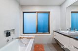 https://images.listonce.com.au/custom/160x/listings/687-esplanade-mornington-vic-3931/782/01898782_img_18.jpg?TVB4WR3I-Ds