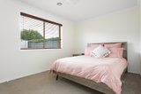 https://images.listonce.com.au/custom/160x/listings/69-alfredton-drive-alfredton-vic-3350/512/01111512_img_09.jpg?VS3IIUEmgcQ