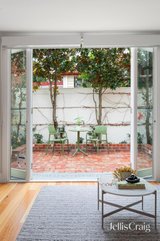 https://images.listonce.com.au/custom/160x/listings/69-moore-street-south-yarra-vic-3141/766/01905766_img_11.jpg?fIjt5-f5dyQ