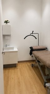 https://images.listonce.com.au/custom/160x/listings/6933-hutchinson-street-lilydale-vic-3140/967/01927967_img_07.jpg?CTLUjULVYws