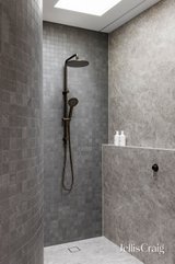 https://images.listonce.com.au/custom/160x/listings/6a-bayview-street-williamstown-vic-3016/944/01934944_img_17.jpg?38-L0tWw5_E