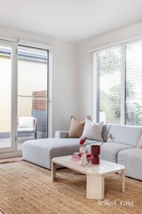 https://images.listonce.com.au/custom/160x/listings/6a-russell-street-prahran-vic-3181/934/01752934_img_04.jpg?OsTQZmOf3EE