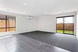 https://images.listonce.com.au/custom/160x/listings/7-anglers-avenue-point-cook-vic-3030/211/01679211_img_07.jpg?VyeByVzz7nI