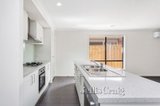 https://images.listonce.com.au/custom/160x/listings/7-anglers-avenue-point-cook-vic-3030/211/01679211_img_09.jpg?QaOEuc1c4yI