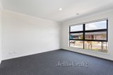 https://images.listonce.com.au/custom/160x/listings/7-anglers-avenue-point-cook-vic-3030/211/01679211_img_10.jpg?HfZ8nBHgBKI