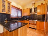 https://images.listonce.com.au/custom/160x/listings/7-austin-crescent-east-yarraville-vic-3013/692/01202692_img_03.jpg?ytYcsaKQk6M