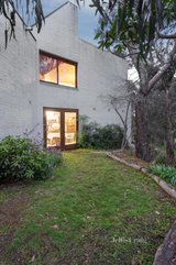 https://images.listonce.com.au/custom/160x/listings/7-banoon-road-eltham-vic-3095/481/01430481_img_16.jpg?oRki9EJFg_Y