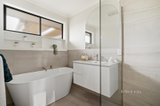 https://images.listonce.com.au/custom/160x/listings/7-binowee-avenue-yallambie-vic-3085/554/01720554_img_06.jpg?XKkuMQpkqws