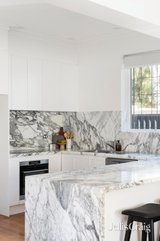 https://images.listonce.com.au/custom/160x/listings/7-bowen-street-richmond-vic-3121/035/01768035_img_09.jpg?oFSeKPW5zLk