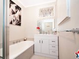 https://images.listonce.com.au/custom/160x/listings/7-bristol-court-kilsyth-vic-3137/948/01524948_img_11.jpg?BXzS6LaG5NY