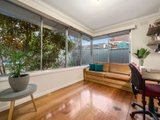 https://images.listonce.com.au/custom/160x/listings/7-caravelle-crescent-strathmore-heights-vic-3041/311/00847311_img_04.jpg?YotWC9hzMzw