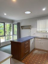 https://images.listonce.com.au/custom/160x/listings/7-carlyle-street-croydon-vic-3136/336/01635336_img_05.jpg?vUBzv_cDDmY