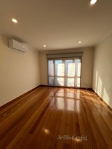 https://images.listonce.com.au/custom/160x/listings/7-college-street-williamstown-vic-3016/605/01679605_img_13.jpg?HYz5KuD75Ds