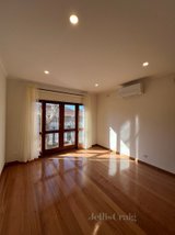 https://images.listonce.com.au/custom/160x/listings/7-college-street-williamstown-vic-3016/605/01679605_img_14.jpg?My05CmSNjSw