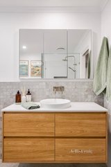 https://images.listonce.com.au/custom/160x/listings/7-coolabah-street-mooroolbark-vic-3138/871/01725871_img_09.jpg?9LWBV6qTkI0