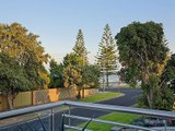 https://images.listonce.com.au/custom/160x/listings/7-correa-street-altona-vic-3018/321/01202321_img_04.jpg?PeFkSOjaXkw