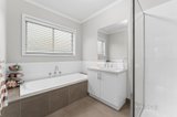 https://images.listonce.com.au/custom/160x/listings/7-cotswold-drive-alfredton-vic-3350/806/01725806_img_17.jpg?raLexqVrSi4
