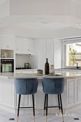 https://images.listonce.com.au/custom/160x/listings/7-dalkeith-court-doncaster-east-vic-3109/995/01822995_img_05.jpg?MMvA329zB50