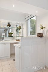 https://images.listonce.com.au/custom/160x/listings/7-dalkeith-court-doncaster-east-vic-3109/995/01822995_img_11.jpg?e58zKopGhns