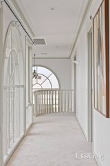 https://images.listonce.com.au/custom/160x/listings/7-dalkeith-court-doncaster-east-vic-3109/995/01822995_img_12.jpg?mBv1VgeK350