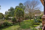 https://images.listonce.com.au/custom/160x/listings/7-deschamps-avenue-lilydale-vic-3140/399/01980399_img_13.jpg?XKjxHBsrY0o