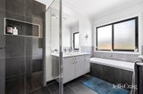 https://images.listonce.com.au/custom/160x/listings/7-dianella-court-woodend-vic-3442/005/01818005_img_10.jpg?NXj2jZUTDA0