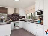 https://images.listonce.com.au/custom/160x/listings/7-durham-road-kilsyth-vic-3137/332/01526332_img_04.jpg?DPq_e694Yyk