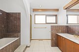 https://images.listonce.com.au/custom/160x/listings/7-fran-court-glen-waverley-vic-3150/990/01804990_img_06.jpg?UKE8nwOiAkw