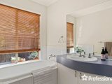 https://images.listonce.com.au/custom/160x/listings/7-glencoe-place-lilydale-vic-3140/450/01526450_img_13.jpg?LSJ_GGfeiqM