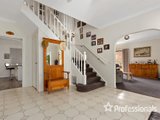 https://images.listonce.com.au/custom/160x/listings/7-grevillea-drive-croydon-north-vic-3136/775/01525775_img_07.jpg?OBzmpNeGGuU