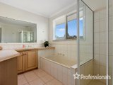 https://images.listonce.com.au/custom/160x/listings/7-grevillea-drive-croydon-north-vic-3136/775/01525775_img_21.jpg?7APFQ8c8Aiw