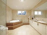 https://images.listonce.com.au/custom/160x/listings/7-haig-street-balwyn-vic-3103/290/01685290_img_10.jpg?glrzbkItgTo