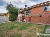 https://images.listonce.com.au/custom/160x/listings/7-haricot-way-lilydale-vic-3140/437/01526437_img_24.jpg?Rhi9_W1L2Aw