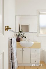 https://images.listonce.com.au/custom/160x/listings/7-hennessy-street-brunswick-vic-3056/051/01991051_img_14.jpg?ha9DD1paUc0