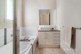 https://images.listonce.com.au/custom/160x/listings/7-heritage-court-macleod-vic-3085/578/01935578_img_08.jpg?BlJ0RBG7O2A