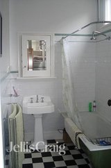 https://images.listonce.com.au/custom/160x/listings/7-hood-street-yarraville-vic-3013/499/01857499_img_07.jpg?GyqK09b9e_E