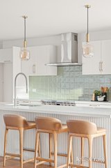 https://images.listonce.com.au/custom/160x/listings/7-jacaranda-avenue-cheltenham-vic-3192/074/01742074_img_06.jpg?FRGrng5ekX0
