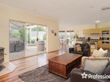 https://images.listonce.com.au/custom/160x/listings/7-kameel-drive-yarra-glen-vic-3775/386/01526386_img_02.jpg?zjqlUaTVRwU