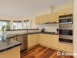 https://images.listonce.com.au/custom/160x/listings/7-kameel-drive-yarra-glen-vic-3775/386/01526386_img_07.jpg?fapfVHazXU8