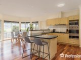 https://images.listonce.com.au/custom/160x/listings/7-kameel-drive-yarra-glen-vic-3775/386/01526386_img_08.jpg?T0fEt44Cdgs