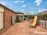 https://images.listonce.com.au/custom/160x/listings/7-kameel-drive-yarra-glen-vic-3775/386/01526386_img_12.jpg?LBoaV0iRc5k