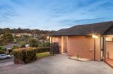 https://images.listonce.com.au/custom/160x/listings/7-kerta-close-greensborough-vic-3088/100/01622100_img_01.jpg?v4FPp-8tgW8