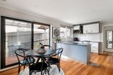 https://images.listonce.com.au/custom/160x/listings/7-kerta-close-greensborough-vic-3088/100/01622100_img_06.jpg?L7z-OTa0EyY