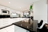 https://images.listonce.com.au/custom/160x/listings/7-kinta-close-yallambie-vic-3085/437/01017437_img_04.jpg?5zONCi74QS0