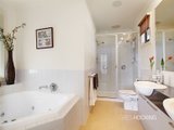 https://images.listonce.com.au/custom/160x/listings/7-lakeside-place-williamstown-vic-3016/074/01203074_img_09.jpg?FPXPIep_G6c